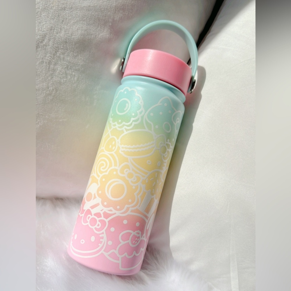 32oz Hello Kitty water bottle - Picture 4 of 5